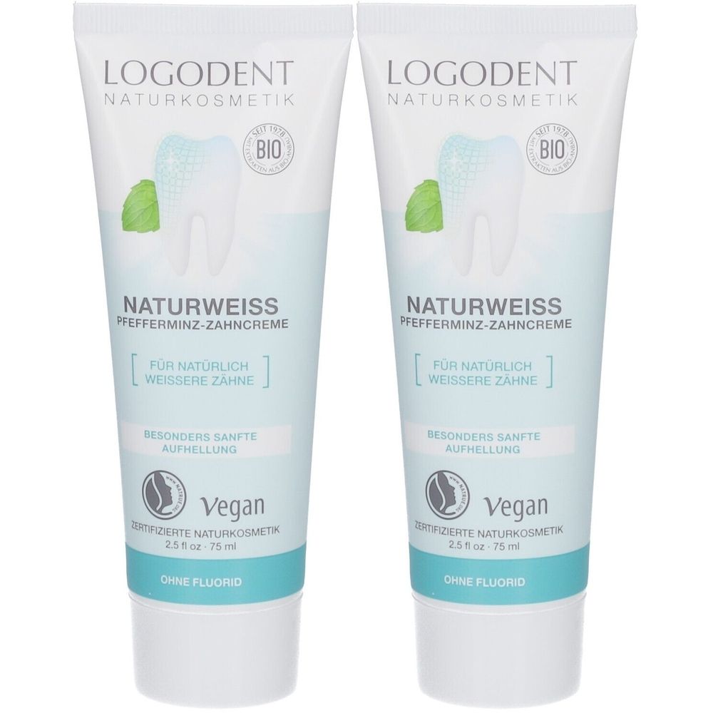 Zwei Tuben Zahnpasta LOGODENT Naturweiß. Aufschrift: Naturweiß Pfefferminz-Zahncreme, sanfte Aufhellung, Vegan, ohne Fluorid.