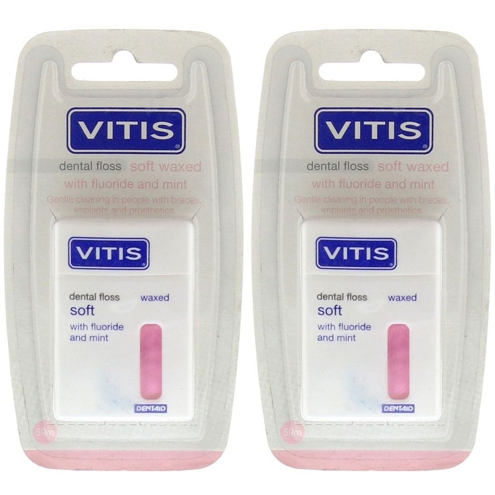 Zwei Packungen VITIS® Zahnseide, weich gewachst, mit Fluorid und Minze. Weiße Verpackung mit blauem Logo und rosa Akzenten.