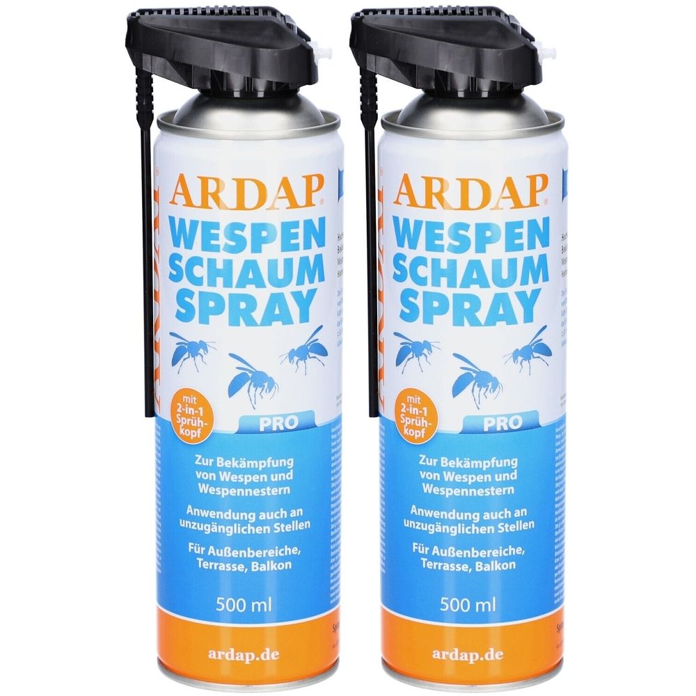 Zwei Sprühdosen mit schwarzem Sprühkopf. Aufschrift: ARDAP WESPEN SCHAUM SPRAY PRO. Blaue Schrift und Wespen-Illustrationen. 500 ml.
