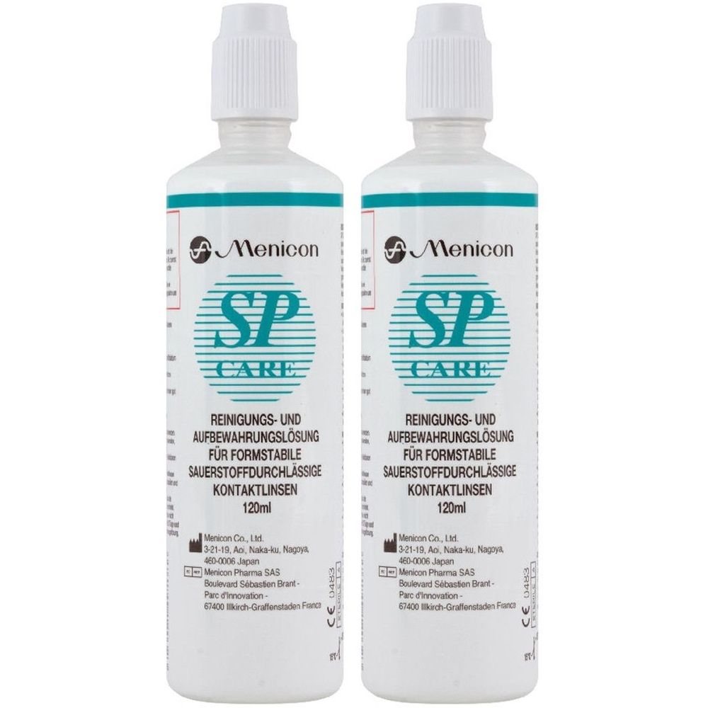 Zwei Flaschen Menicon SP Care. Weiße Flaschen mit blau-grünen Etiketten. Text: Reinigungs- und Aufbewahrungslösung für Kontaktlinsen.