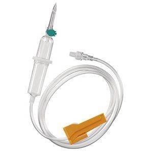 Infusionsbesteck mit Tropfkammer, Schlauch und Konnektoren. Transparente Materialien. Gelber Nadelschutz.