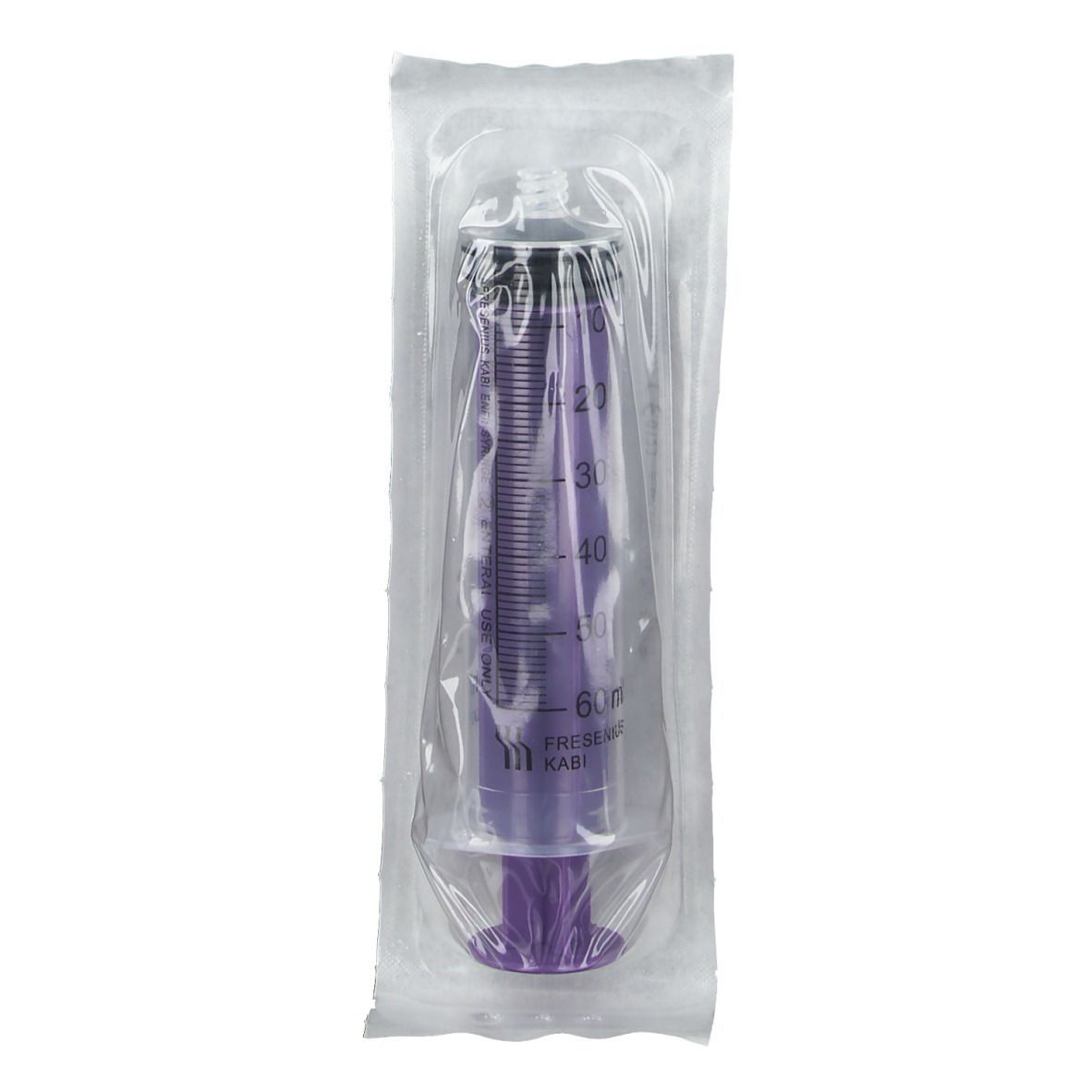 Spritze in transparenter Verpackung. Lila Kolben und Skala. Schwarzer Aufsatz. Beschriftung: Fresenius Kabi, 60 ml.