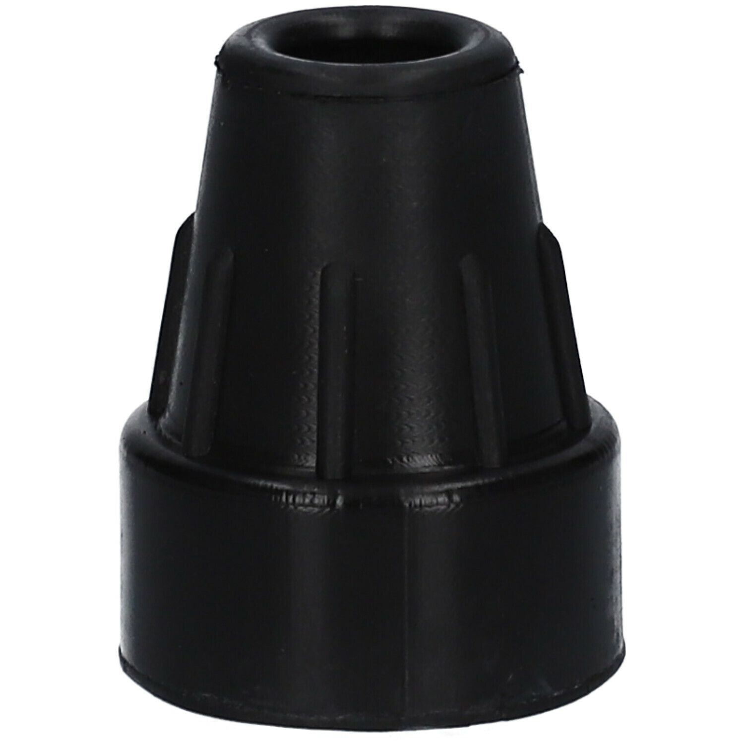 Schwarze Krückenkapsel. Kegelförmig mit geriffelter Oberfläche. Oben eine runde Öffnung.