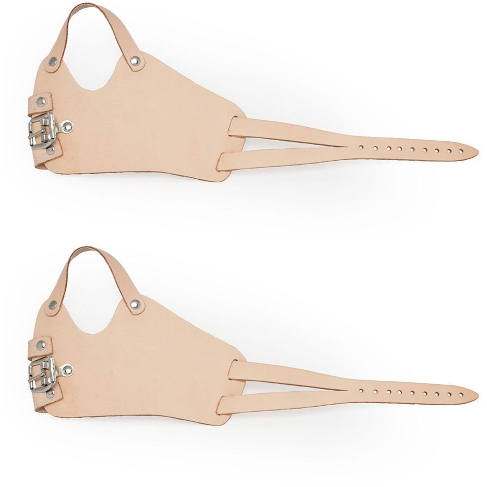 Zwei Leder-Handgelenkriemen. Beige, mit Schnallen und Lochriemen. Oberhalb eine Schlaufe.