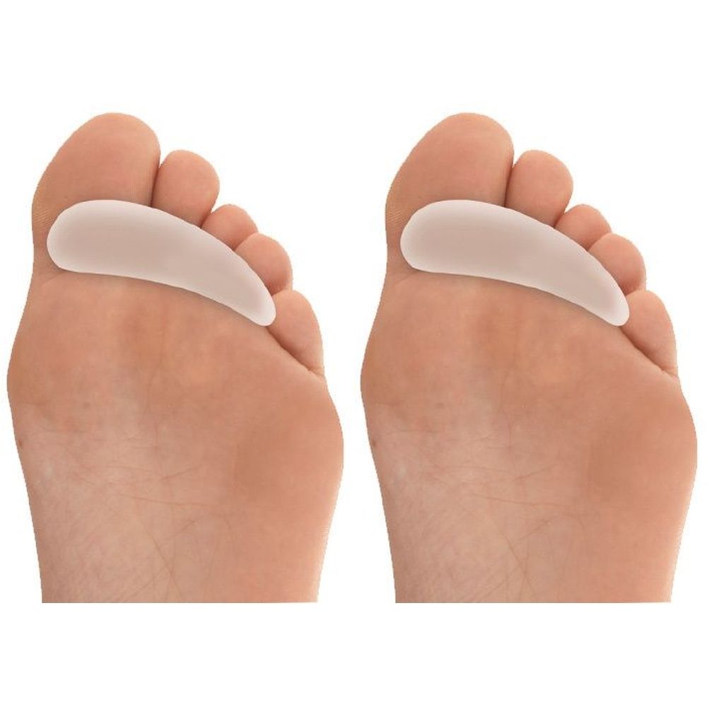 Zwei Füße mit jeweils einem hellen, halbmondförmigen Polster auf dem großen Zeh. Die Polster sind aus weichem Material.