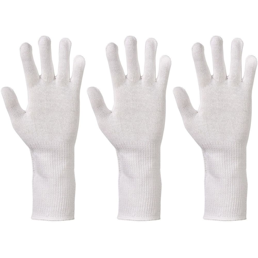 Drei weiße Baumwollhandschuhe mit langer Stulpe. Die Handschuhe sind aus Strickstoff gefertigt.