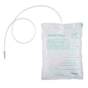 Urinbeutel mit Schlauch. Transparenter Beutel mit grüner Schrift. Skala und Herstellerlogo. Steril.