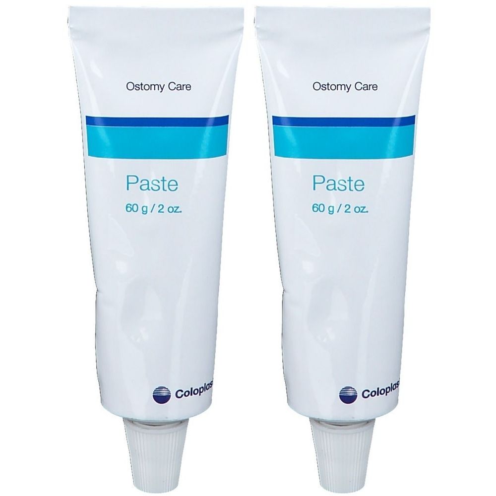 Zwei Tuben Paste. Aufschrift: Ostomy Care, Paste, 60 g / 2 oz. Marke: Coloplast. Weiße Tuben mit blauem Streifen.
