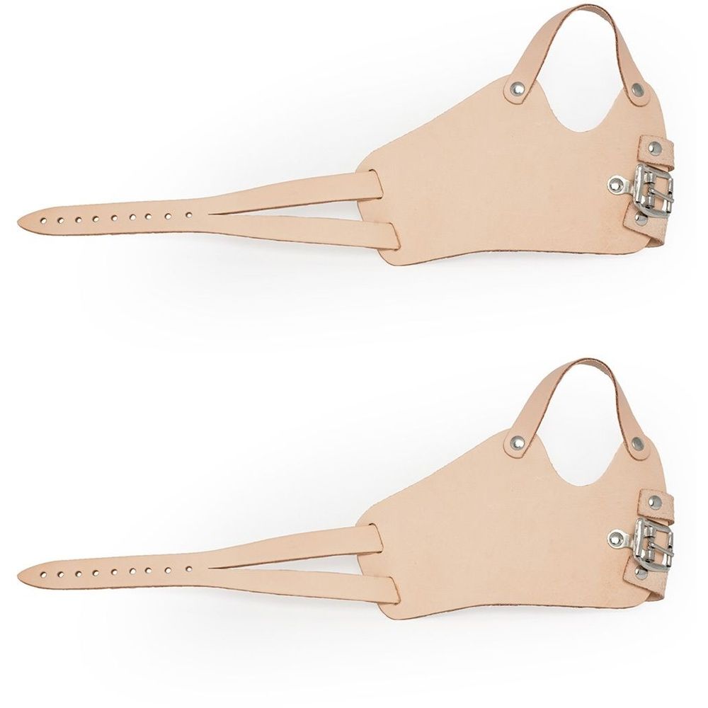 Zwei Leder-Handgelenkriemen. Beige, mit Schnallen und Lochriemen. Für das linke Handgelenk.