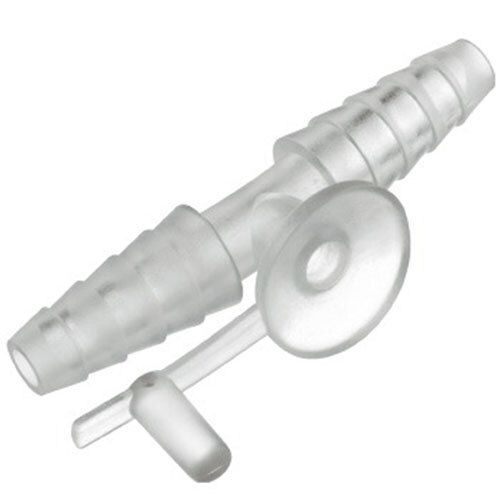 Transparentes medizinisches Gerät mit mehreren Anschlüssen und einem flachen, runden Teil. Winkelansicht.