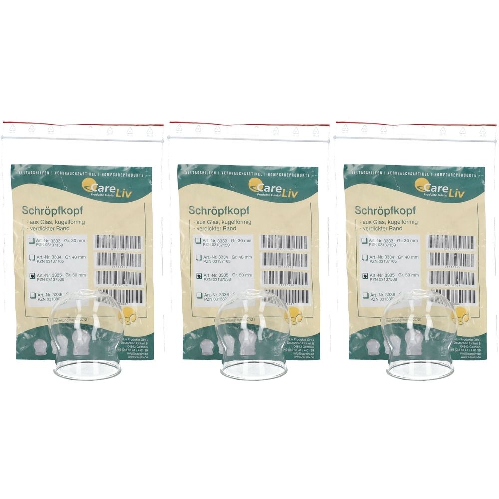 Drei Schröpfköpfe aus Glas, verpackt in Plastikbeuteln. Auf den Beuteln steht "careLiv" und Produktinformationen.
