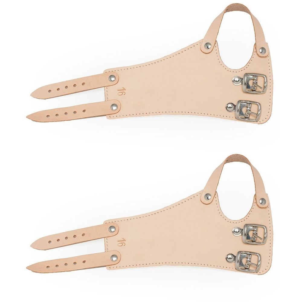 Zwei Leder-Handgelenkriemen mit Schnallen. Beige, mit zwei Riemen und zwei Schnallen. Mit Ösen und einem Tragegriff.