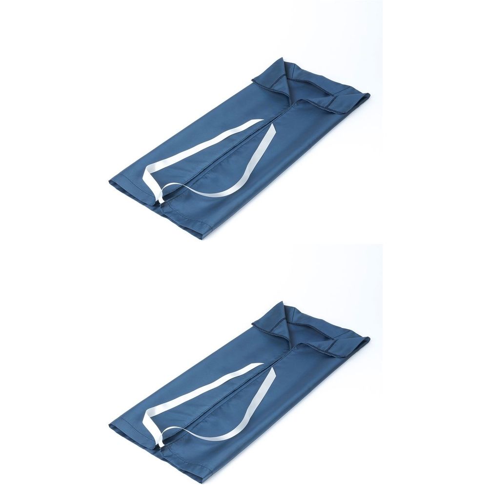 Zwei blaue, rechteckige Textilhilfen mit weißen Bändern. Oben gefaltet.