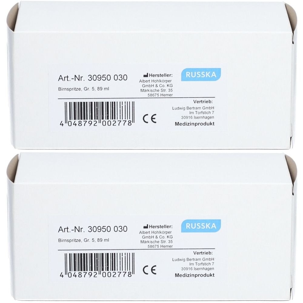 Zwei weiße Kartons mit Produktinformationen. Aufdrucke: Artikelnummer, Hersteller, Vertrieb, CE-Zeichen und Barcode.