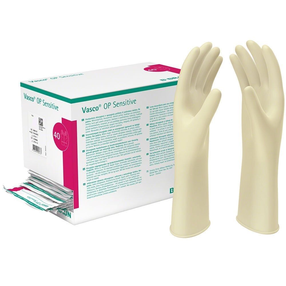 Beige OP-Handschuhe neben einer Verpackung mit der Aufschrift Vasco® OP Sensitive. Auf der Verpackung steht 40.