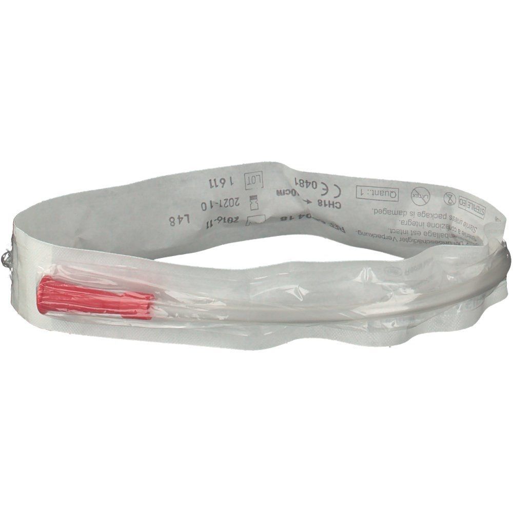 Steriles Darmrohr in versiegelter Verpackung. Roter Ansatz, transparenter Schlauch. Verpackung mit CE-Kennzeichnung und Chargennummer.