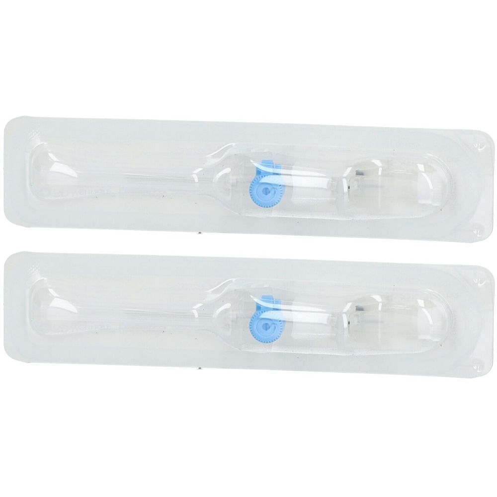 Zwei Katheter in transparenten Blistern. Blaue Elemente sind sichtbar. Die Katheter sind in einer flachen Perspektive angeordnet.