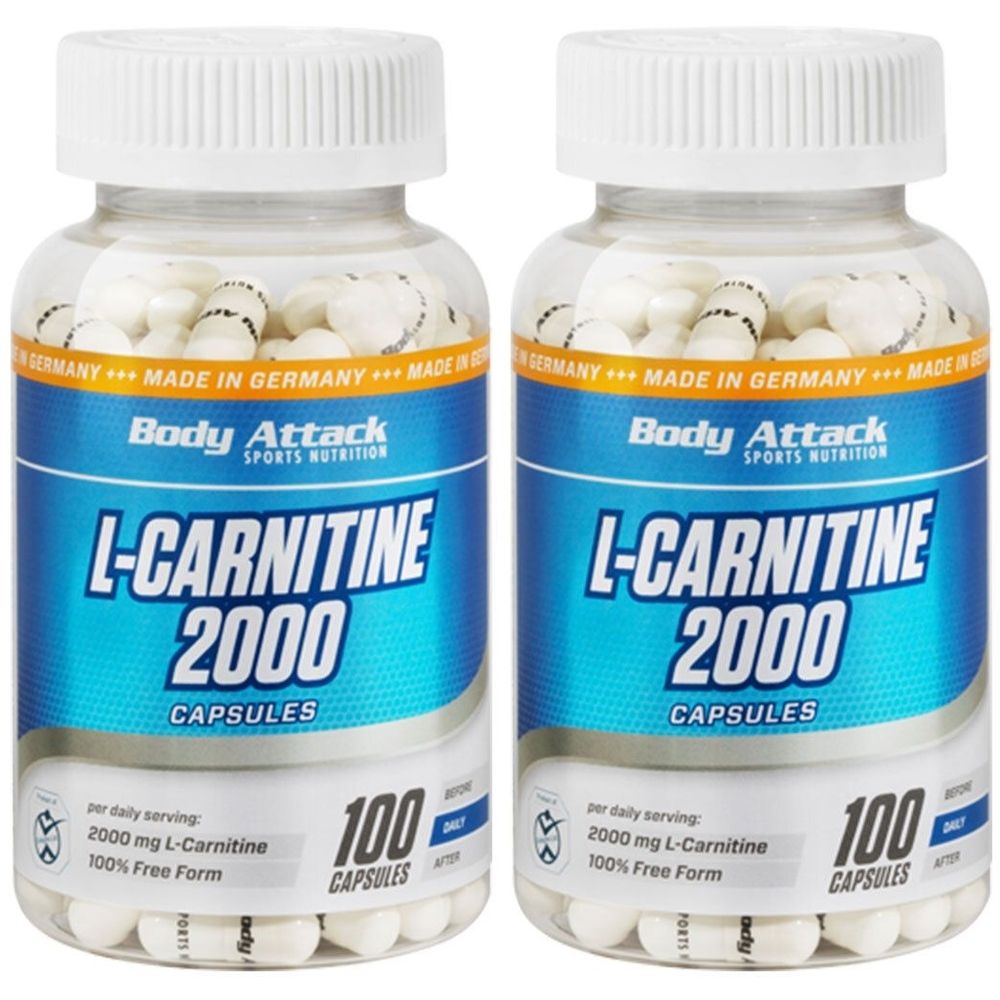 Zwei Flaschen mit weißen Kapseln. Aufschrift: Body Attack L-Carnitine 2000, 100 Kapseln. Hergestellt in Deutschland.