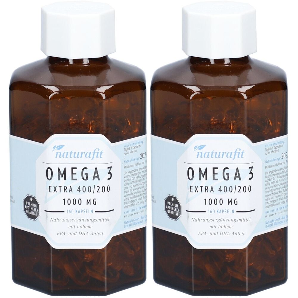 Zwei braune Flaschen mit weißem Deckel. Auf dem Etikett steht "naturafit OMEGA 3 EXTRA 400/200 1000 MG".