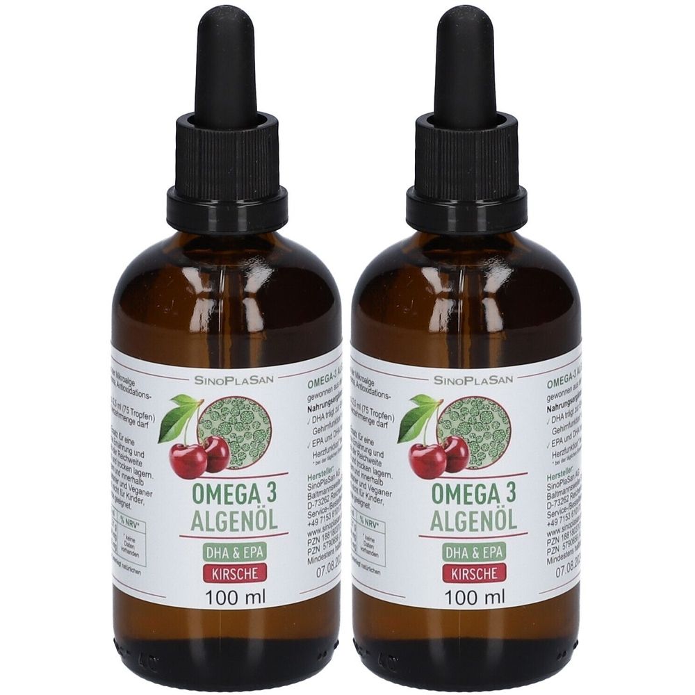 Zwei braune Glasflaschen mit schwarzem Tropfer. Etikett mit Produktnamen: Omega 3 Algenöl DHA & EPA Kirsche. 100 ml.