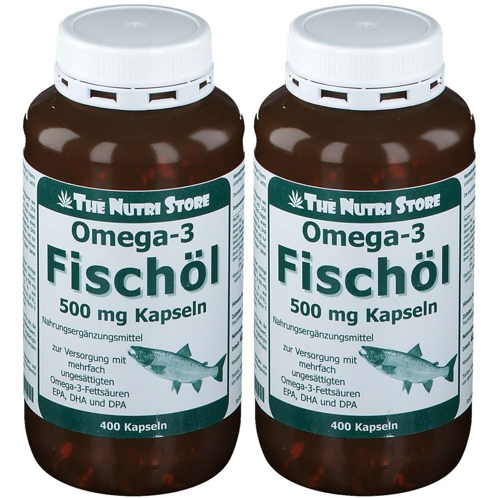 Zwei braune Flaschen mit weißem Deckel. Aufschrift: The Nutri Store Omega-3 Fischöl 500 mg Kapseln. Mit Fisch-Illustration.