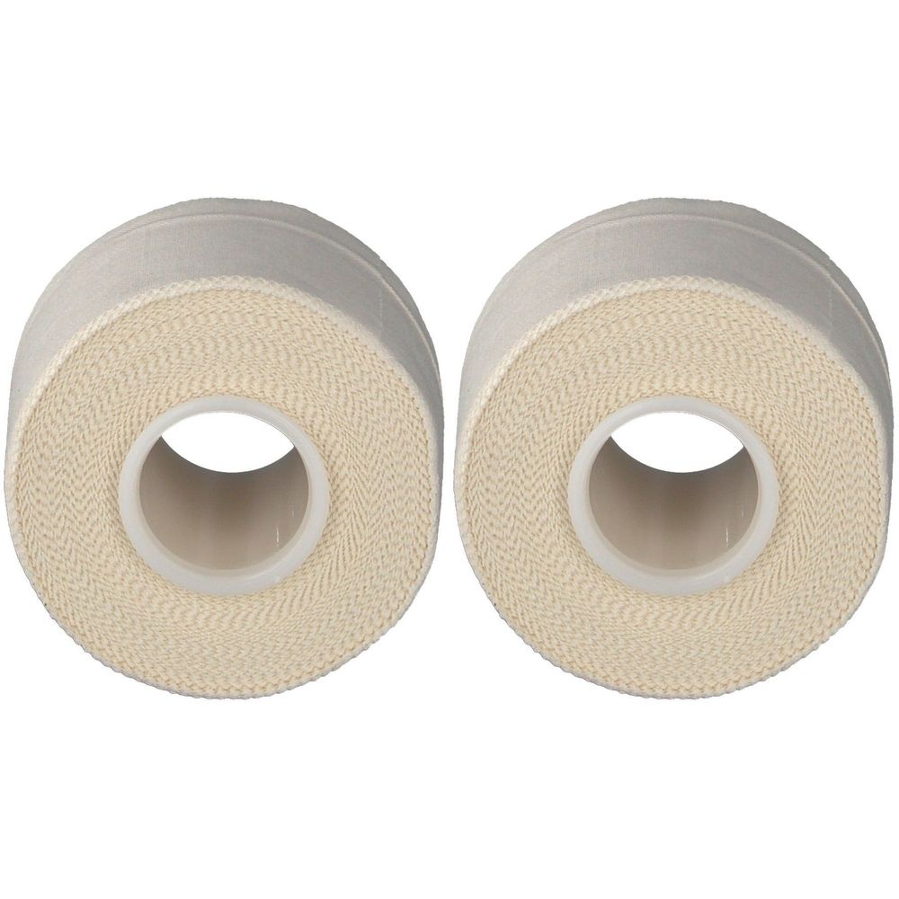 Zwei Rollen weißes Tapeverband. Gewebtes Material, zylindrische Form. Innenliegende, helle Kunststoffkerne.