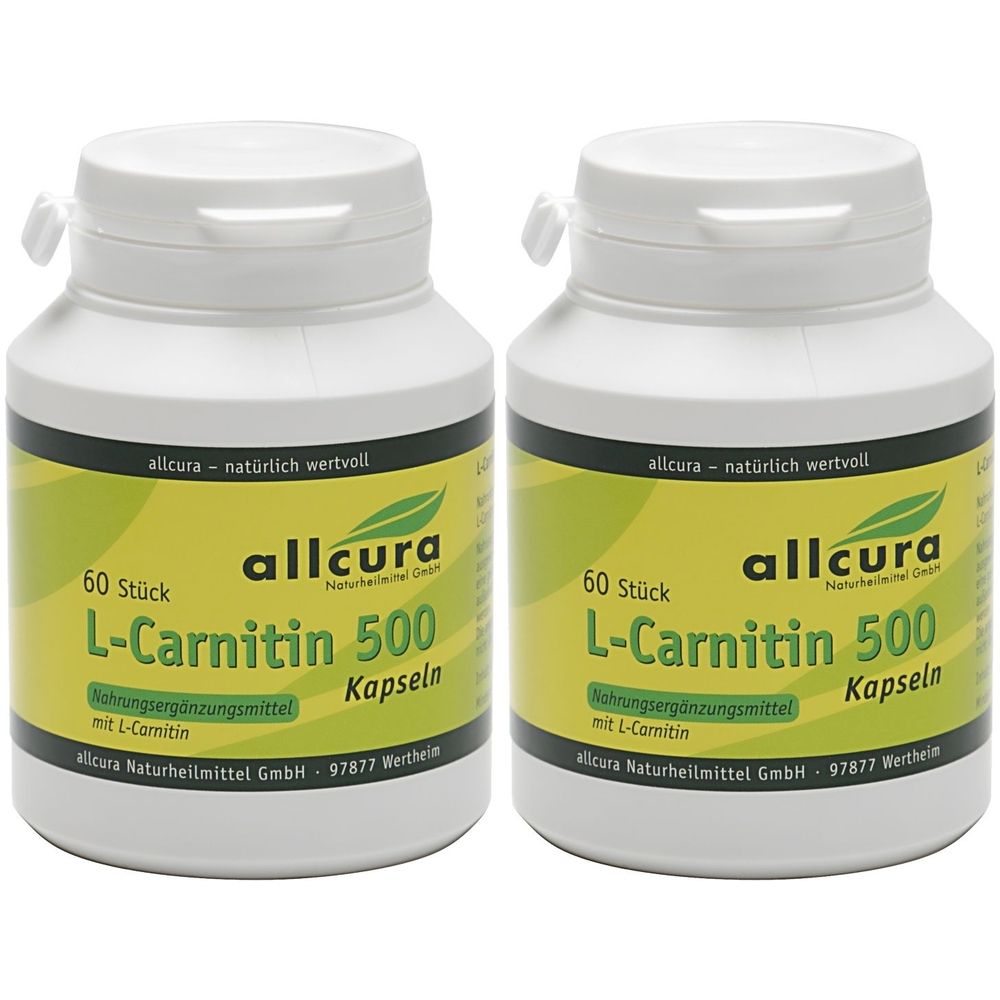 Zwei weiße Flaschen mit gelben Etiketten. Auf den Etiketten steht "allcura L-Carnitin 500 Kapseln". Jede Flasche enthält 60 Stück.