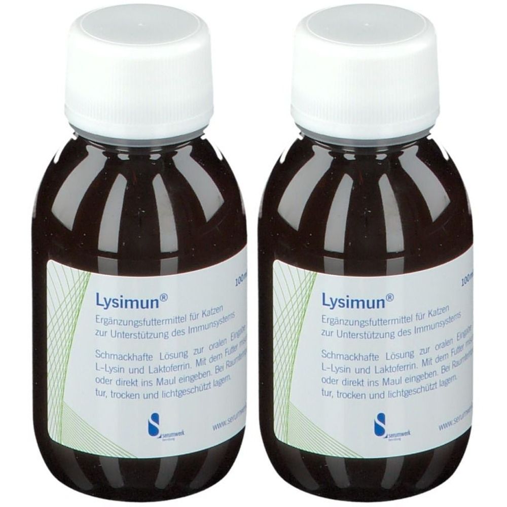 Zwei Flaschen LYsimun® Ergänzungsfuttermittel für Katzen. Braune Flüssigkeit in Glasflaschen mit weißem Deckel und Etikett.