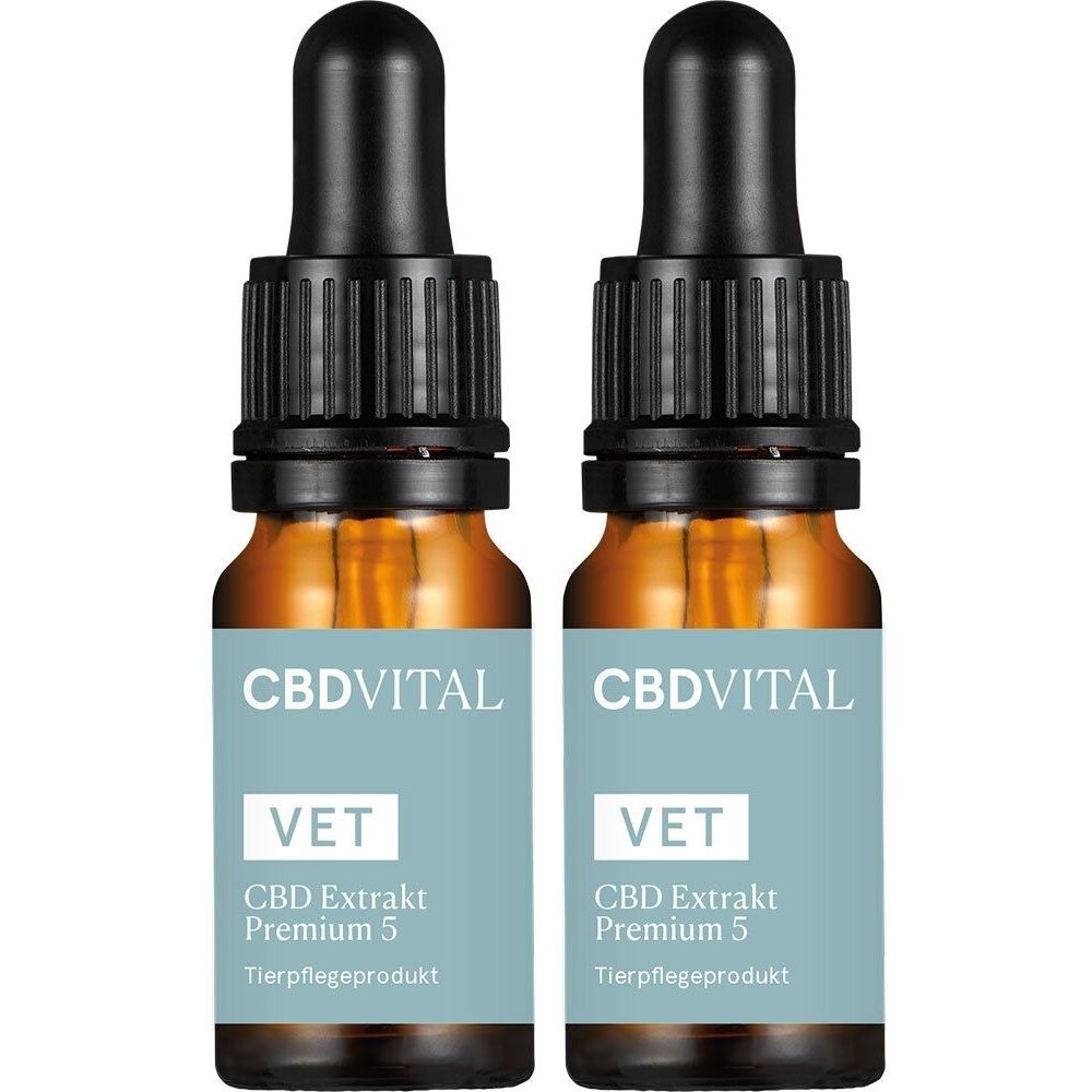 Zwei Flaschen mit braunem Glas und schwarzem Deckel. Aufschrift: CBDVITAL VET CBD Extrakt Premium 5. Tierpflegeprodukt.
