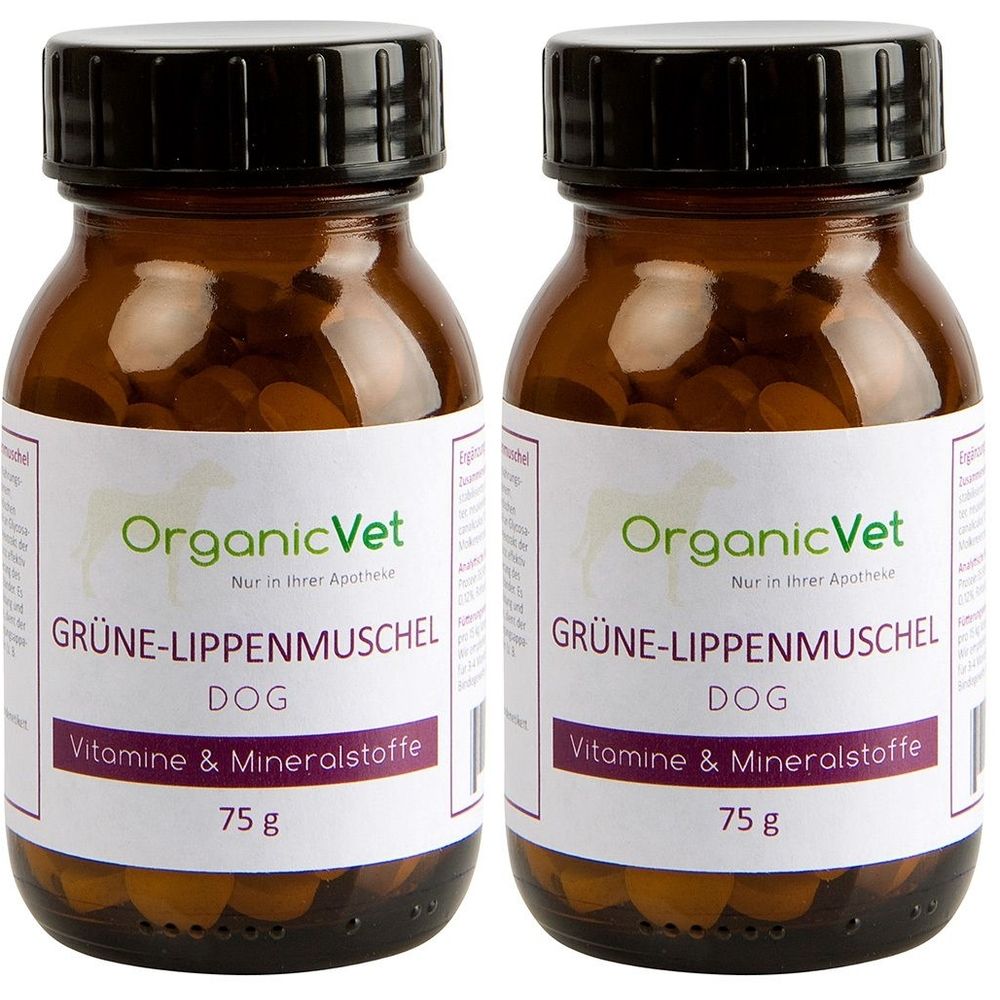 Zwei braune Glasflaschen mit schwarzen Deckeln. Auf den Etiketten steht "OrganicVet GRÜNE-LIPPENMUSCHEL DOG Vitamine & Mineralstoffe".