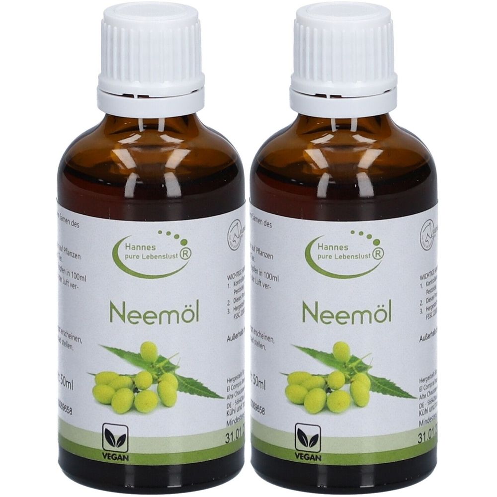Zwei braune Glasflaschen mit weißem Deckel. Auf den Etiketten steht "Hannes pure Lebenslust® Neemöl". Darunter eine Abbildung von Neem-Blättern und Früchten.