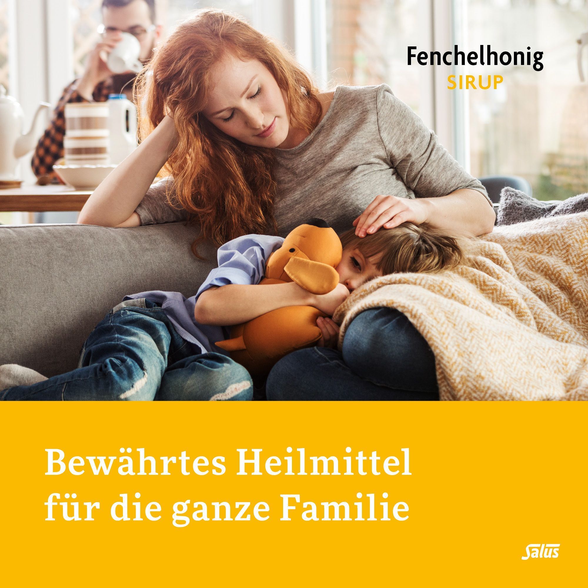 Mutter und Kind auf Sofa, Mann im Hintergrund. Text: Bewährtes Heilmittel für die ganze Familie.