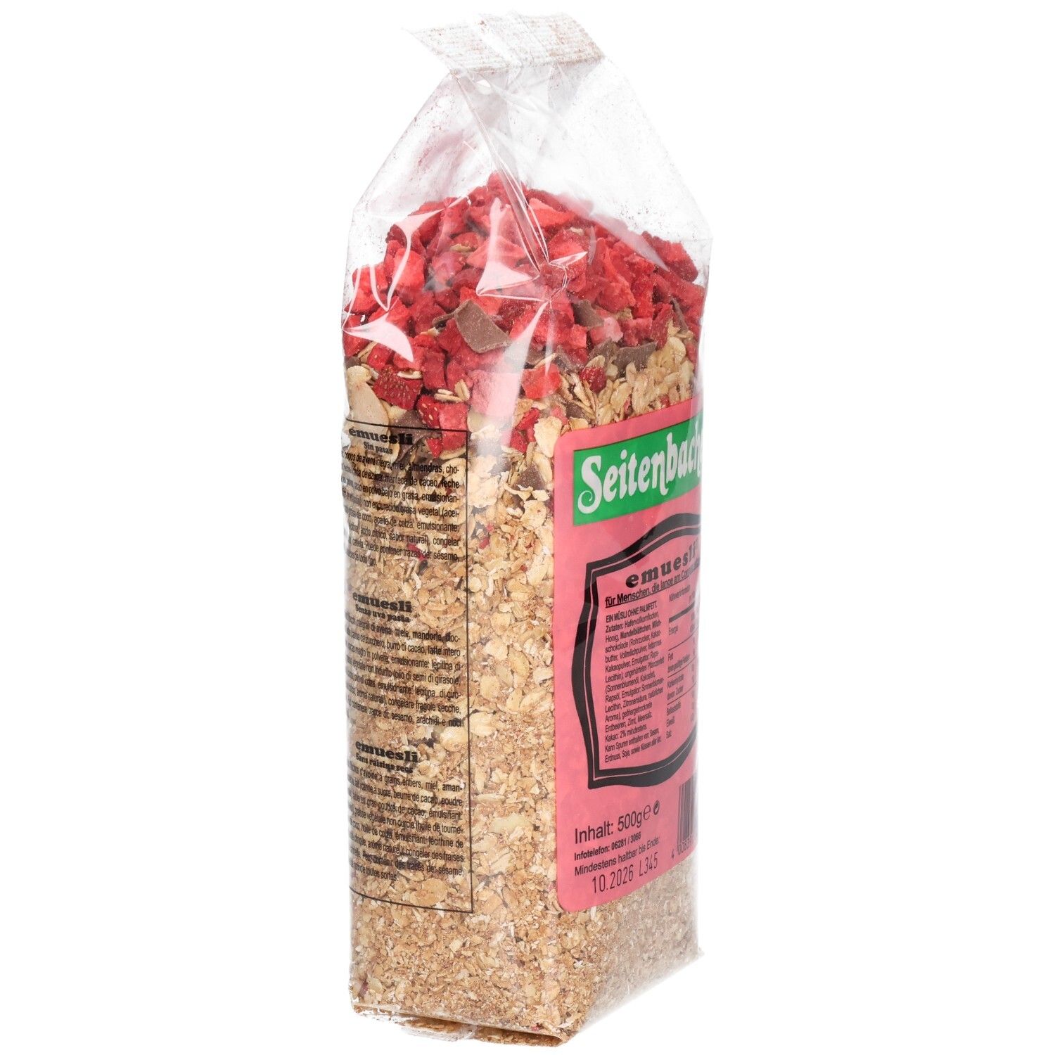 Transparente Verpackung mit Müsli, Seitenansicht. Haferflocken, Erdbeerstücke und Schokostückchen sichtbar. Auf der Verpackung steht "Seitenbacher".