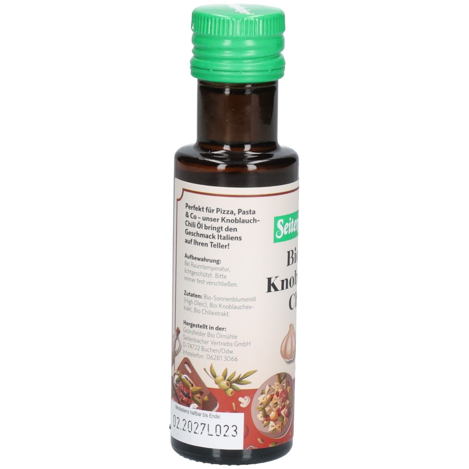 Braune Glasflasche mit grünem Deckel. Aufschrift: Seitenbacher Bio Öl Knoblauch Chili. Rückseite mit Text und Zutatenliste.