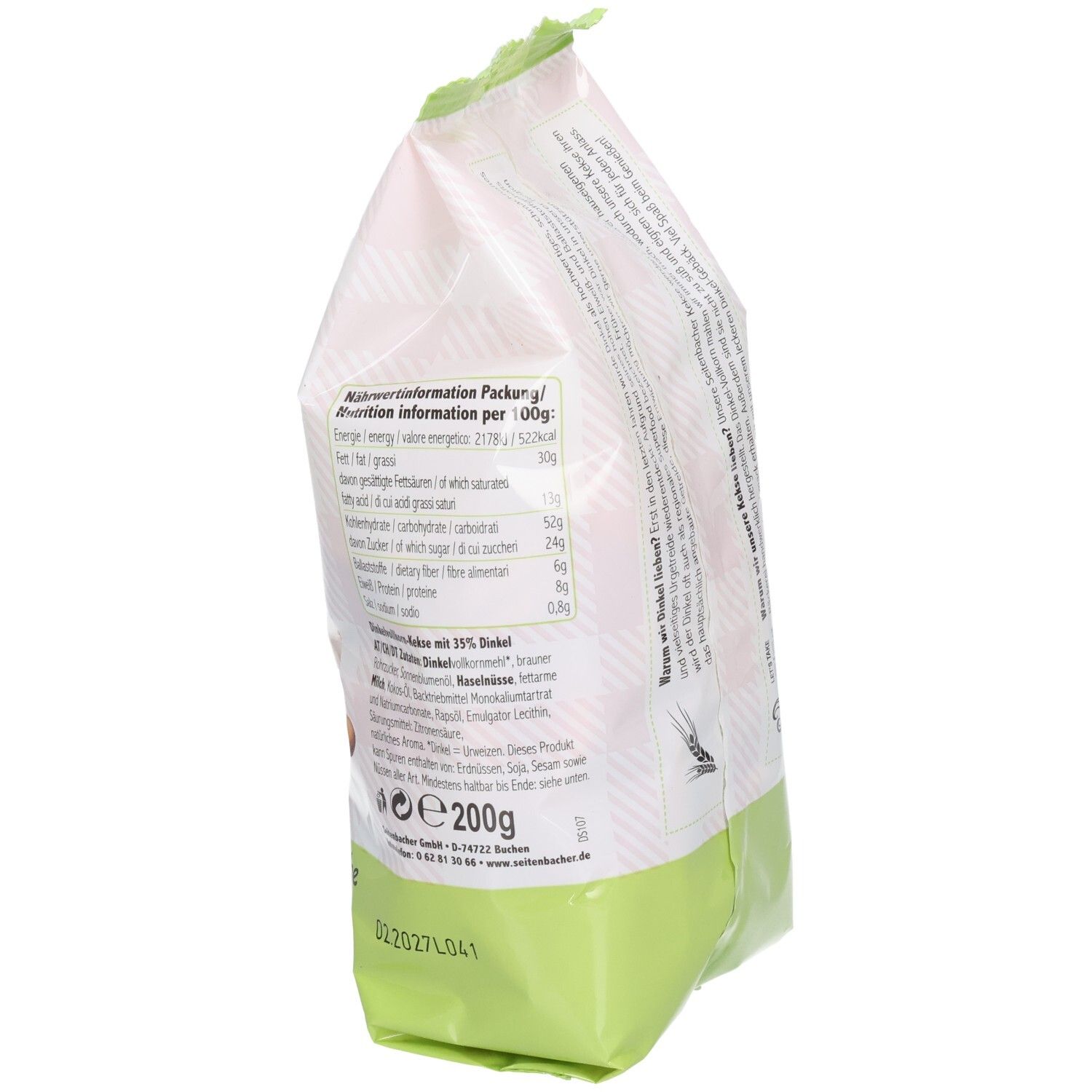 Schrägansicht der Kekspackung. Nährwertinformationen auf Deutsch. Verpackung mit grünem und weißem Design.
