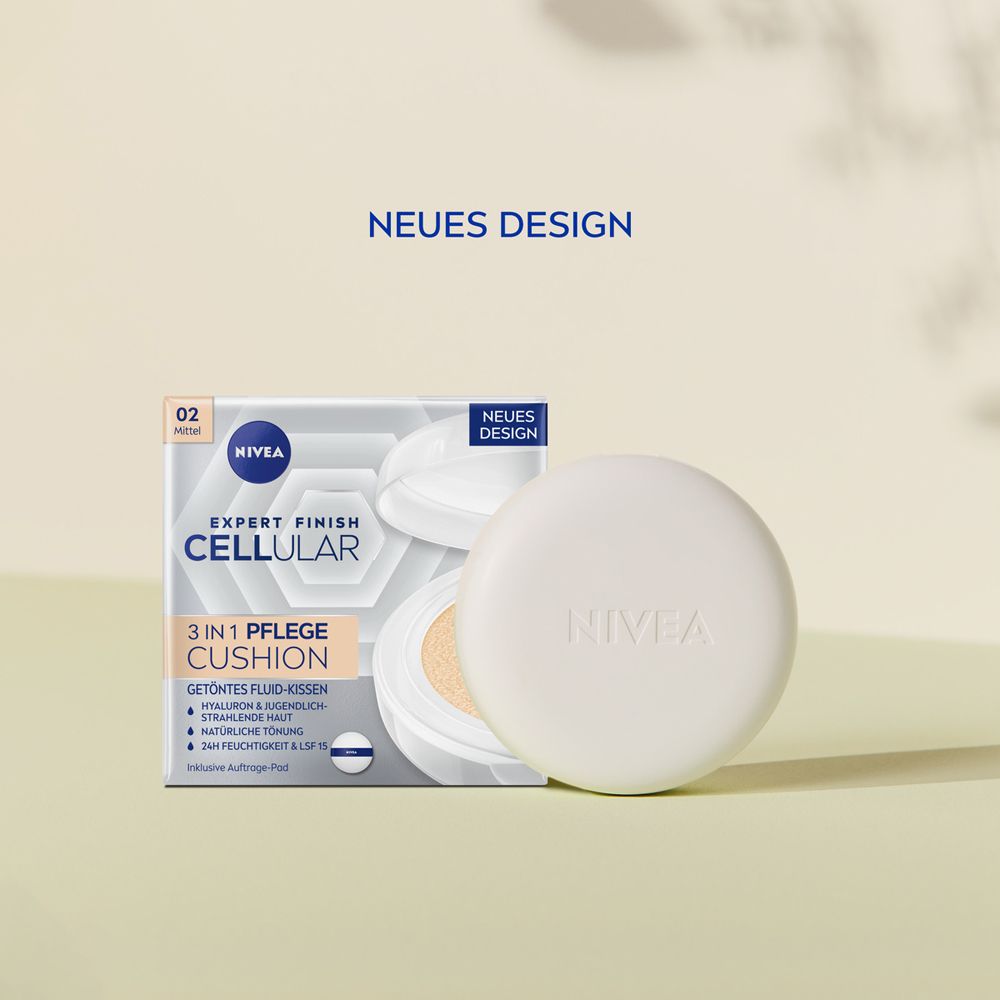 NIVEA CELLULAR Expert Finish 3in1 Pflege Cushion, Farbton Mittel 02, neben der geöffneten Verpackung.