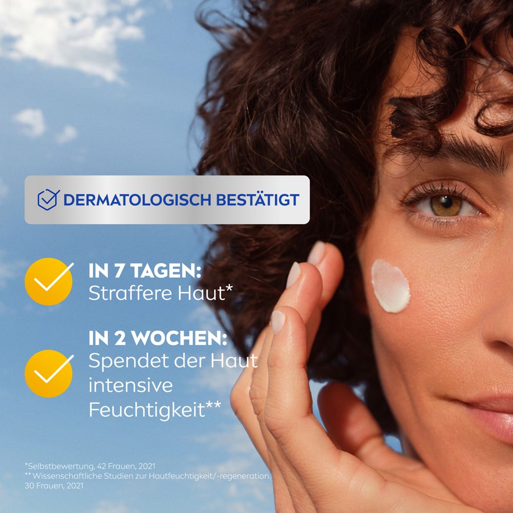 Frau trägt Creme auf. Text: Dermatologisch bestätigt. Straffere Haut in 7 Tagen. Spendet Feuchtigkeit in 2 Wochen.