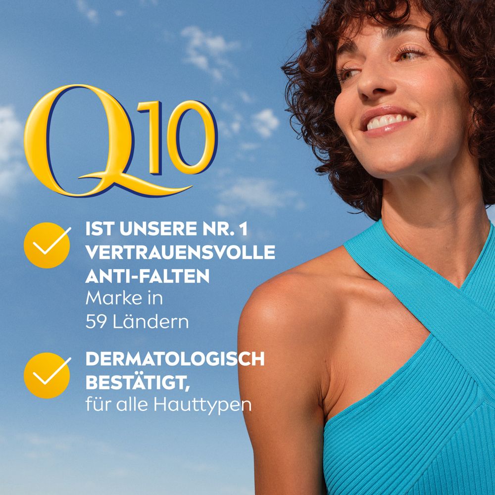Frau mit blauem Top. Text: Q10, Anti-Falten Marke Nr. 1, dermatologisch bestätigt, für alle Hauttypen. Hintergrund: Himmel.