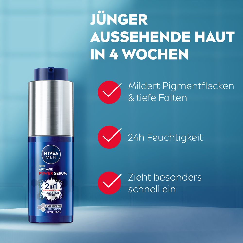 Blaue Flasche NIVEA MEN Anti-Age Serum. Text: Mildert Pigmentflecken & tiefe Falten, 24h Feuchtigkeit, zieht schnell ein.