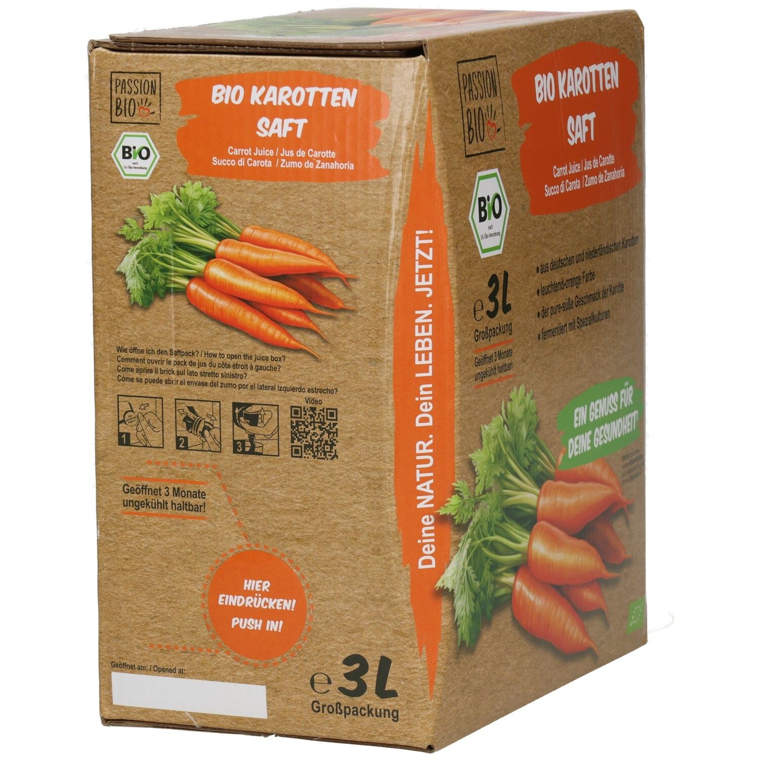 Karton mit Bio Karottensaft. Aufdrucke: Bio-Siegel, 3L. Text: Carrot Juice, Succo di Carota, Zumo de Zanahoria. Rückseite mit Anweisungen und Karotten-Abbildung.