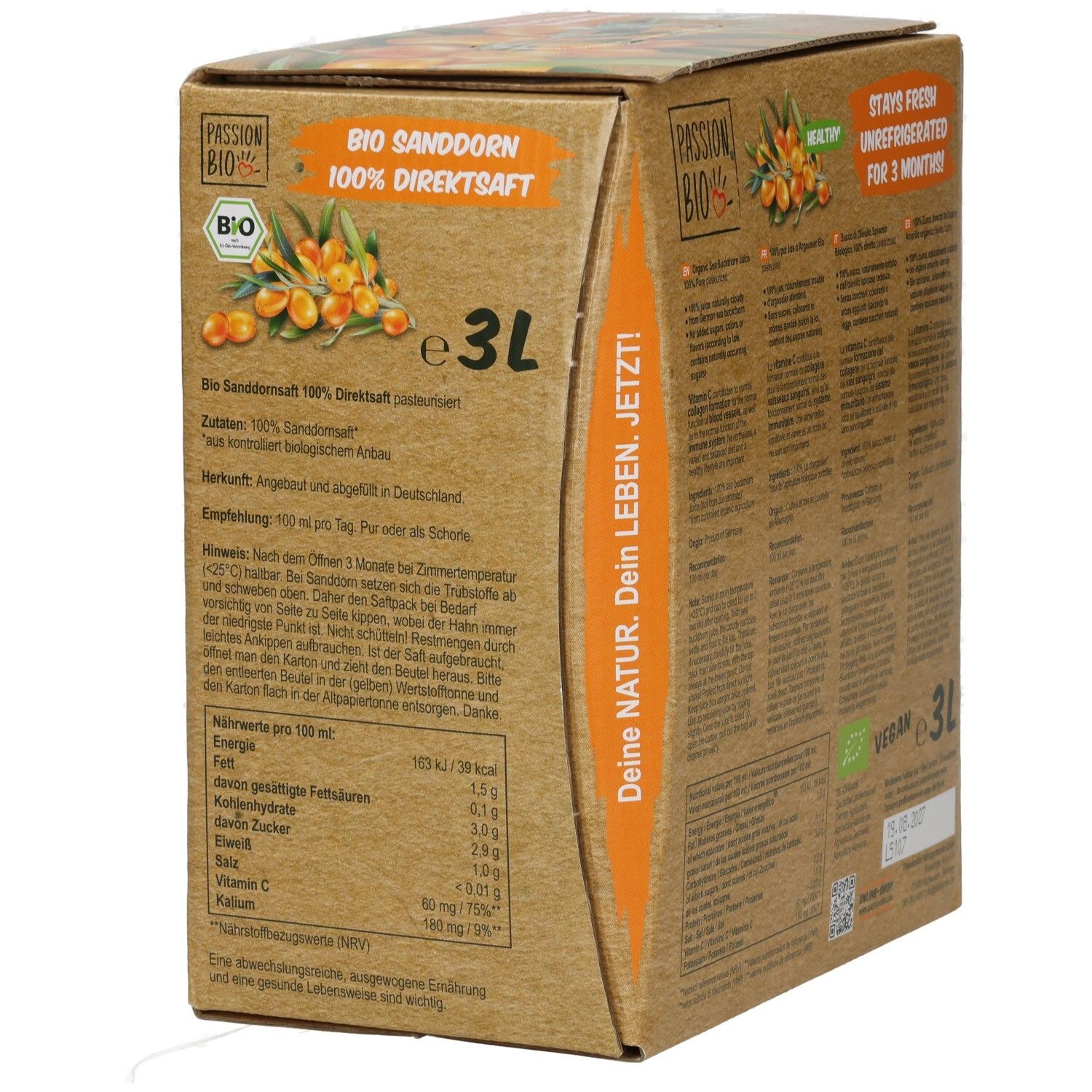 Seitenansicht der 3L-Verpackung Bio Sanddorn 100% Direktsaft. Enthält Produktinformationen und Nährwertangaben. Vegan-Logo.