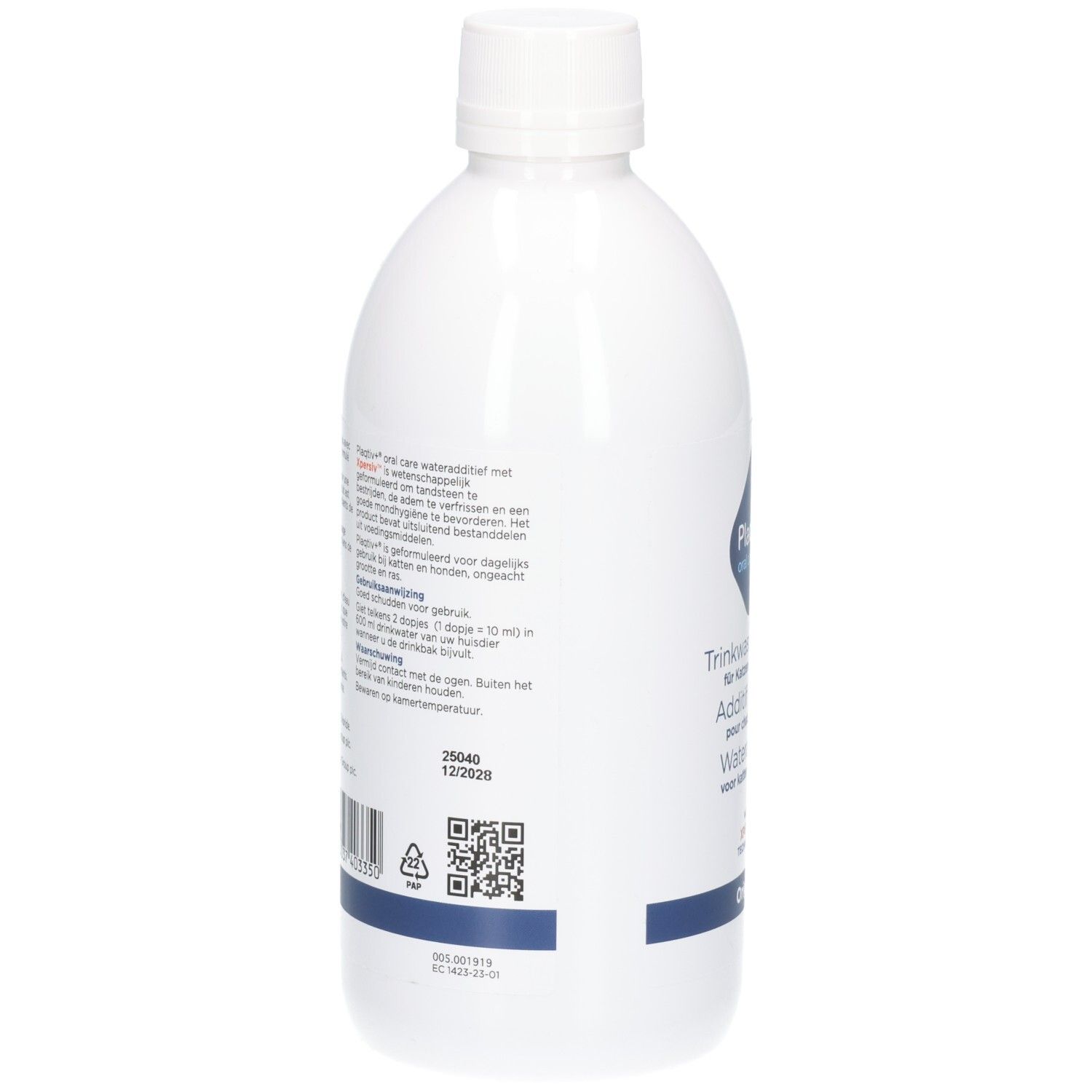 Weiße Flasche mit blauem Etikett. Rückseite mit Text. QR-Code und Chargennummer. Flasche mit weißem Schraubverschluss.