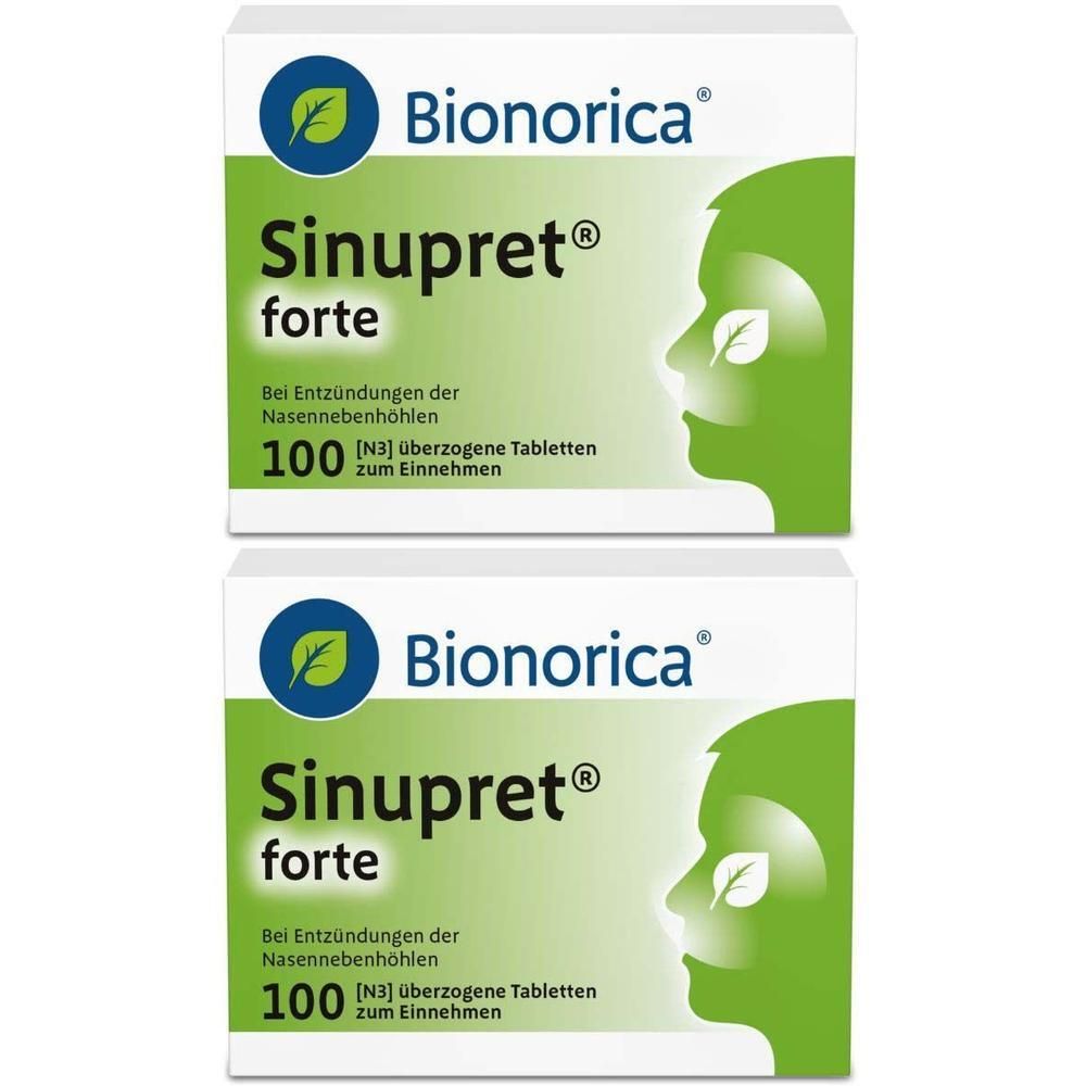Zwei Packungen Sinupret® forte. Weiße Schachteln mit grünen Akzenten. Logo Bionorica und Produktname. Text: Bei Entzündungen der Nasennebenhöhlen.