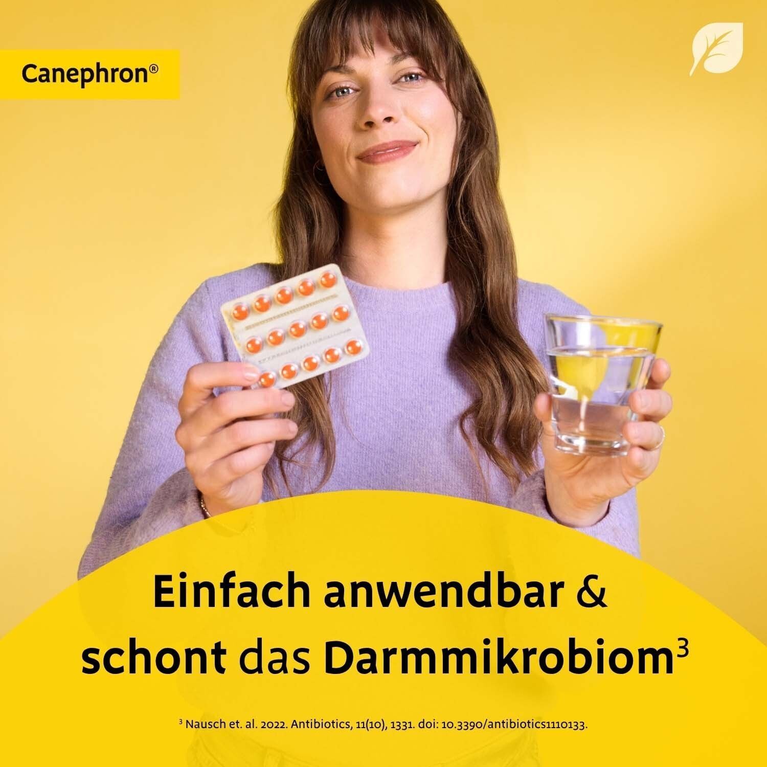 Frau hält Tabletten und ein Glas Wasser. Text: Einfach anwendbar & schont das Darmmikrobiom.