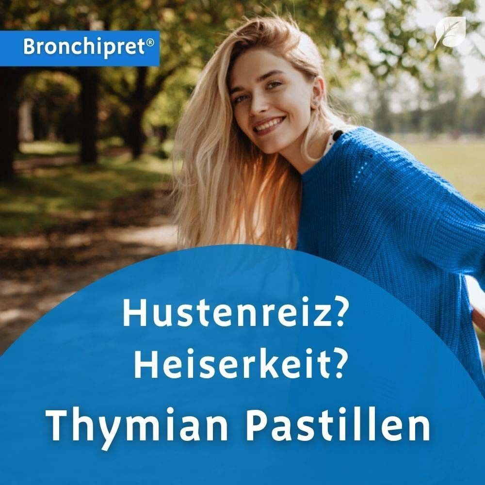 Eine Frau lächelt. Auf blauem Hintergrund steht: Hustenreiz? Heiserkeit? Thymian Pastillen. Bronchipret Logo.