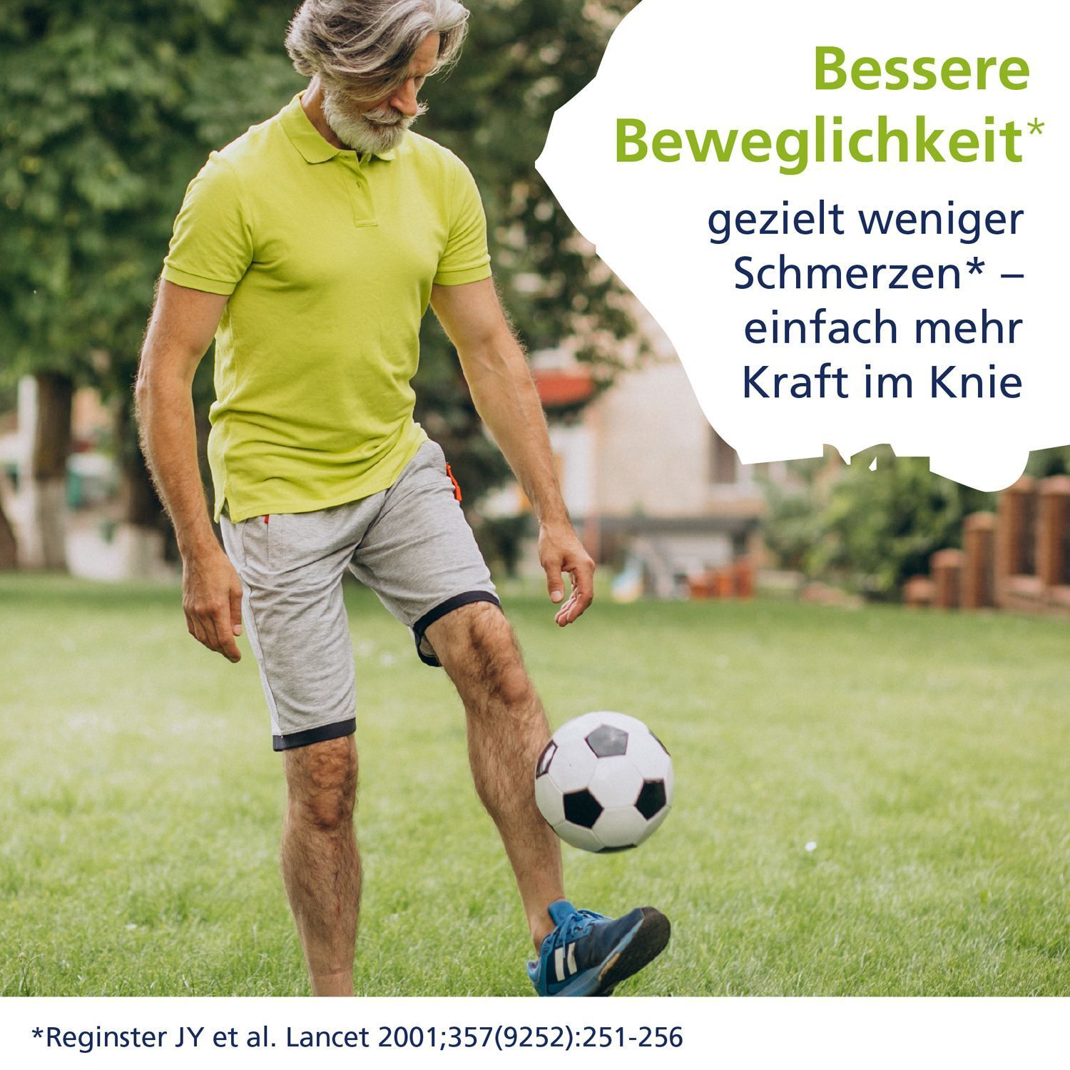 Älterer Mann spielt Fußball. Text: Bessere Beweglichkeit. Gezielt weniger Schmerzen, einfach mehr Kraft im Knie.