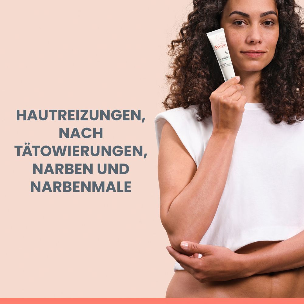 Abbildung von Wassertropfen mit grünen Elementen. Text: [C+-RESTORE]™. Beschleunigt die natürliche Hautregeneration um das 2,5-fache.