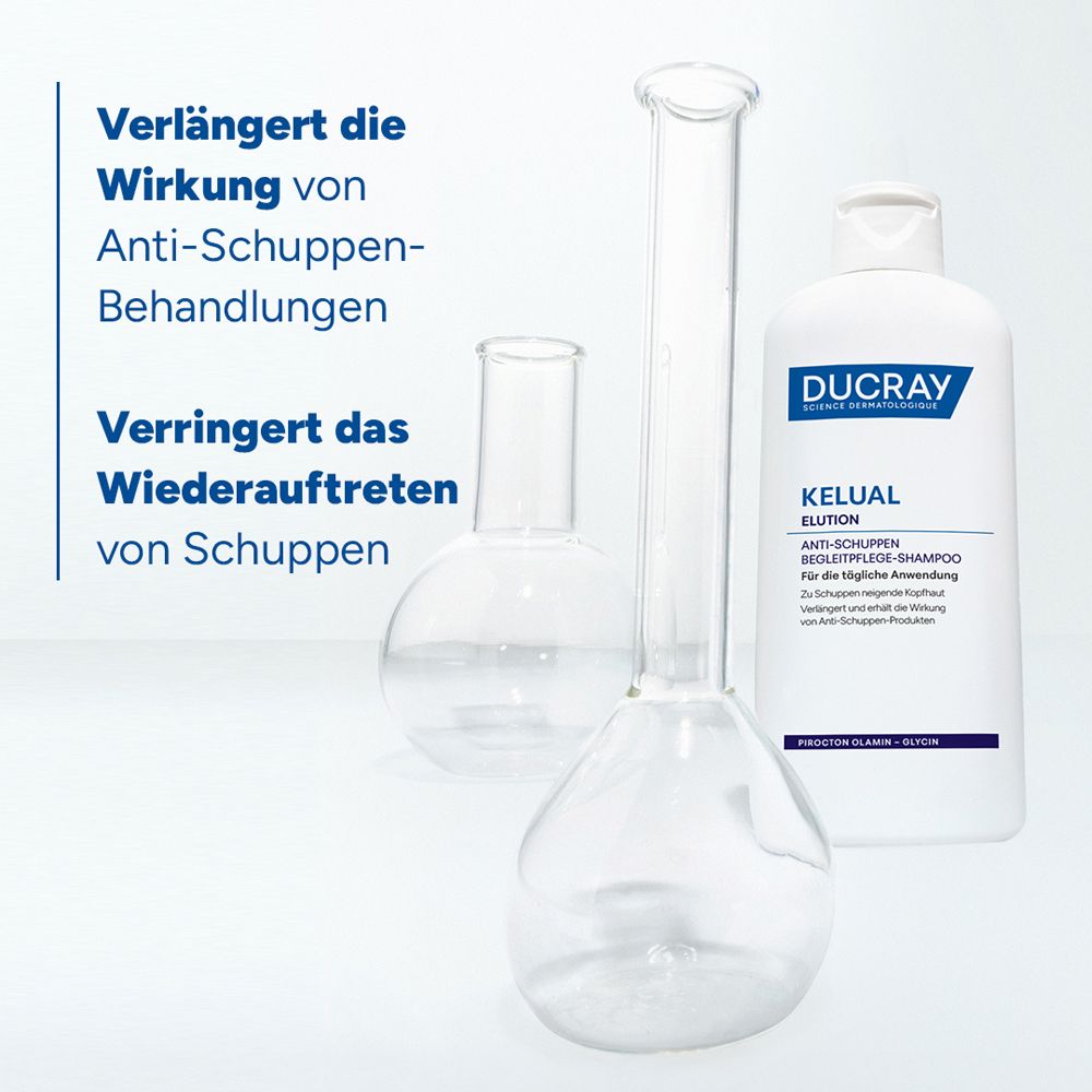 DUCRAY KELUAL ELUTION Shampoo neben Laborgeräten. Text: Verlängert die Wirkung von Anti-Schuppen-Behandlungen, Verringert das Wiederauftreten von Schuppen.