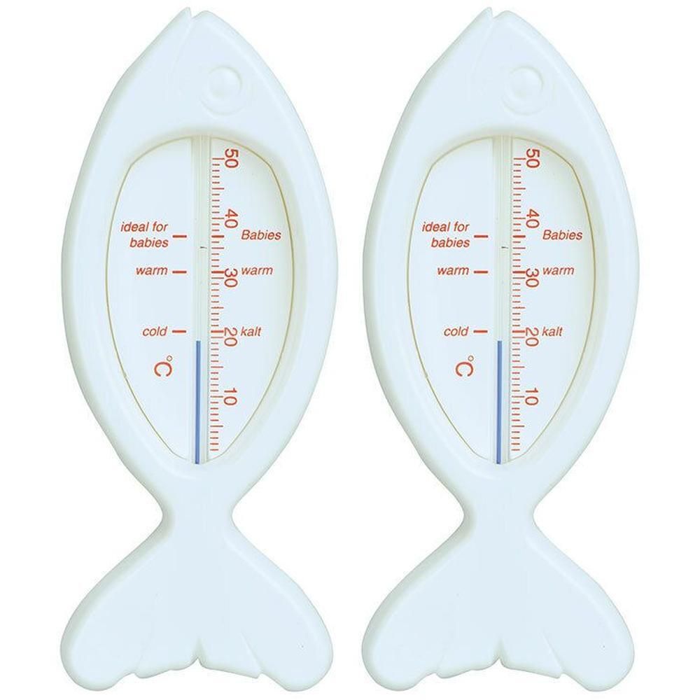 Zwei weiße Badethermometer in Fischform. Mit Skala in Celsius und Aufschrift 'ideal für Babies'.