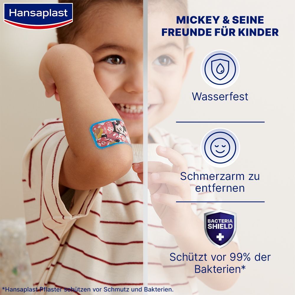 Kind mit Pflaster am Arm. Text: Mickey & seine Freunde für Kinder. Symbole: wasserfest, schmerzarm zu entfernen, Bakterienschutz.